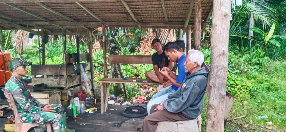 Babinsa Dorong Pemuda Kampung Pancasila Terapkan Nilai Kebersamaan