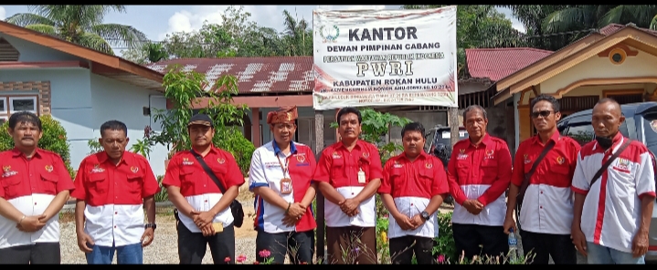 DPD PWRI Riau Kunjungi Jajaran Pengurus DPC PWRI Rohul Sekaligus Bakti Sosial 