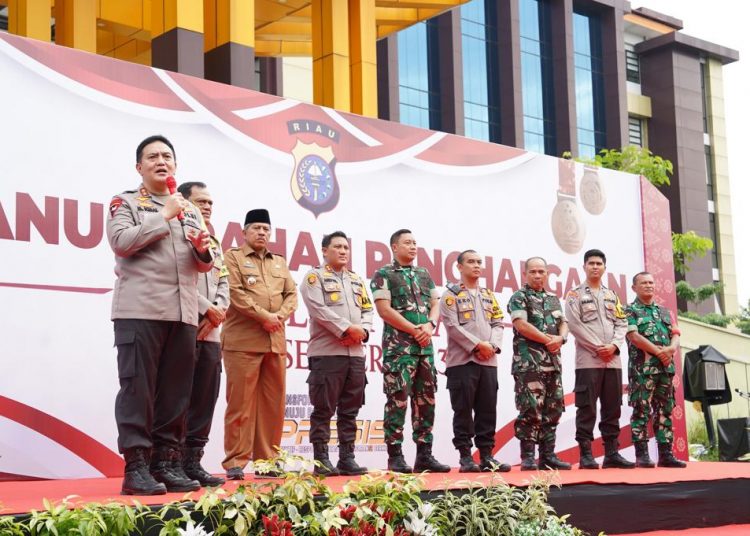 Sejumlah Pejabat Dan Tokoh Masyarakat Riau Mendapat Penghargaan