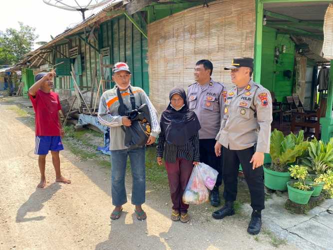 Peduli Kaum Duafa, Polsek Blora Laksanakan Patroli Bansos Mobiling