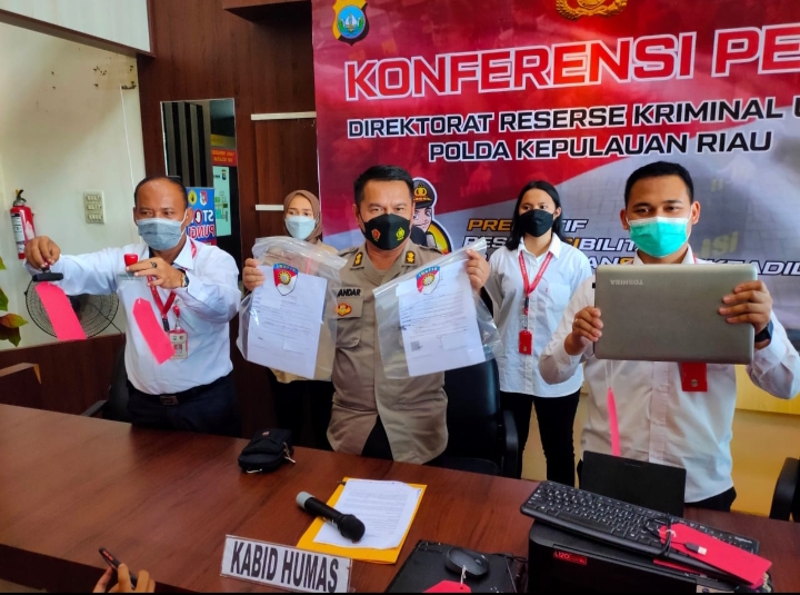 Dit Reskrimum Polda Kepri Berhasil Ungkap Kasus Pemalsuan Surat Rapid Test Antigen