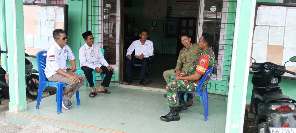 Babinsa Koramil 06/Merbau Bangun Komunikasi Efektif Dengan Perangkat Kelurahan Teluk Belitung