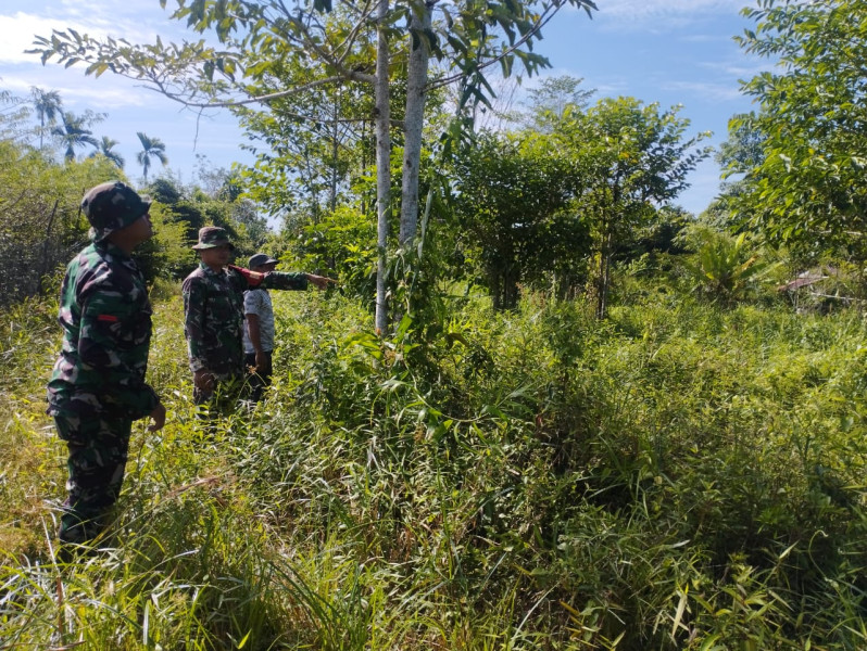 Tegas Cegah Karhutla, Babinsa Koramil 06/Merbau Ajak Masyarakat Jaga Lingkungan