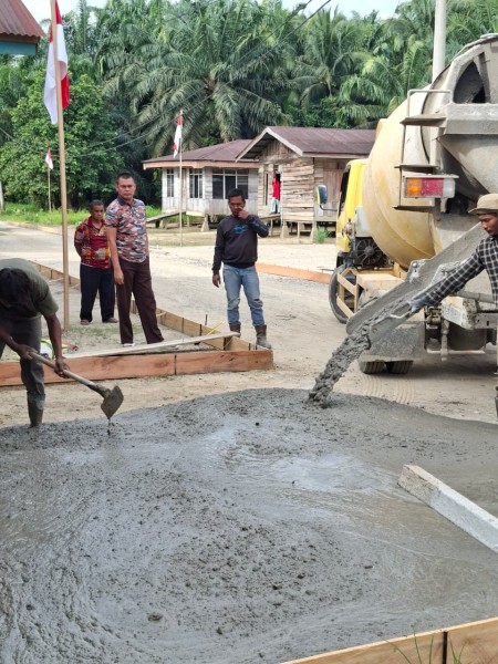 Kades Zulfahrianto : Tidak Ada Pemerasan Pada Perusahaan Uang Pribadi Bangun Jalan