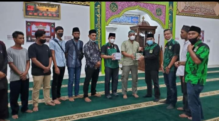 Momen Ramadhan GPK Riau Bersama GPK Dumai Berbagi Takjil dan Al-Qur'an