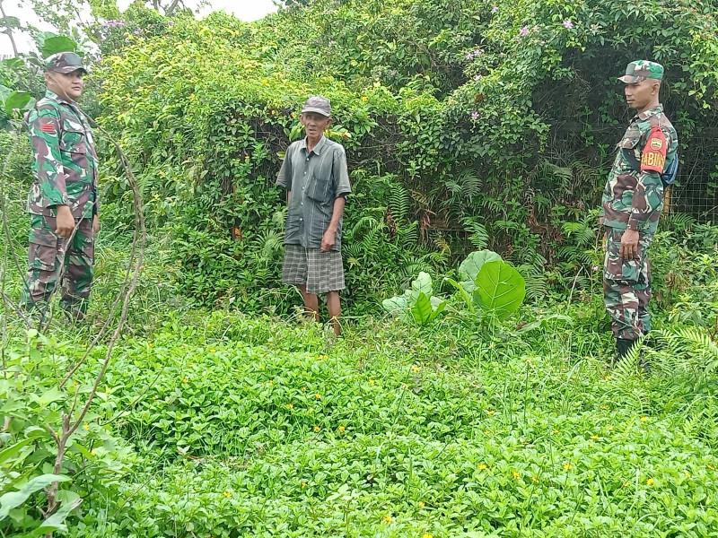 Mencegah Kebakaran Hutan, Sertu Muzainudin Lakukan Patroli dan Sosialisasi di Pulau Merbau