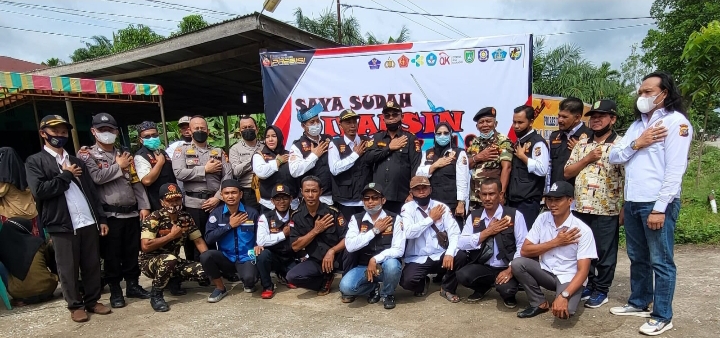 Pokdarkamtibmas Adakan Vaksinasi Massal Bersama Polres Dumai Di Sungai Sembilan