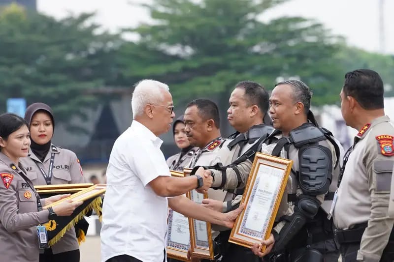 Kapolres Asahan Terima Penghargaan Dalam Menjaga Stabilitas dan Ketertiban Wilayah Hukum Polres Asahan Dari Kapolri Jenderal Pol Listyo Sigit