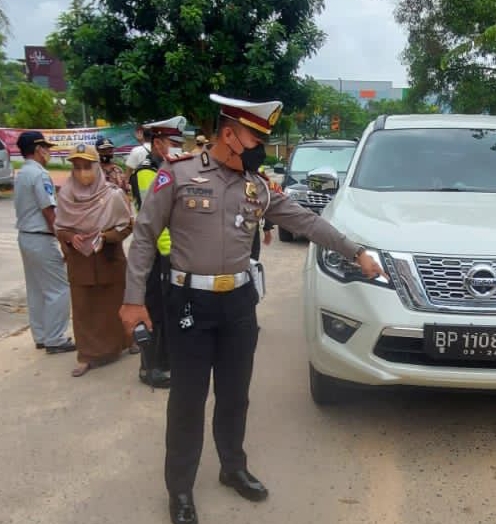 Giat Operasi Gabungan Satlantas Polresta Barelang Bersama Dispenda Provinsi Kepri Dalam Rangka Surat Kendaraan Bermotor Dan Pajak Tahunan 2022