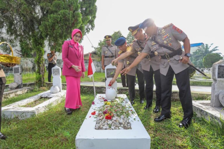 Sambut HUT Bhayangkara ke-80, Polda Sumut Ziarah ke TMP Medan, Teguhkan Semangat Pengabdian dan Keteladanan Pahlawan