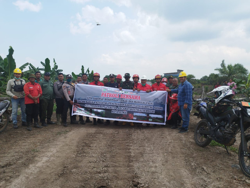 Babinsa Koramil 03 Serda Miftah Melakukan Kegiatan Sosialisasi Pencegahan Karhutla Bersama PT SGP