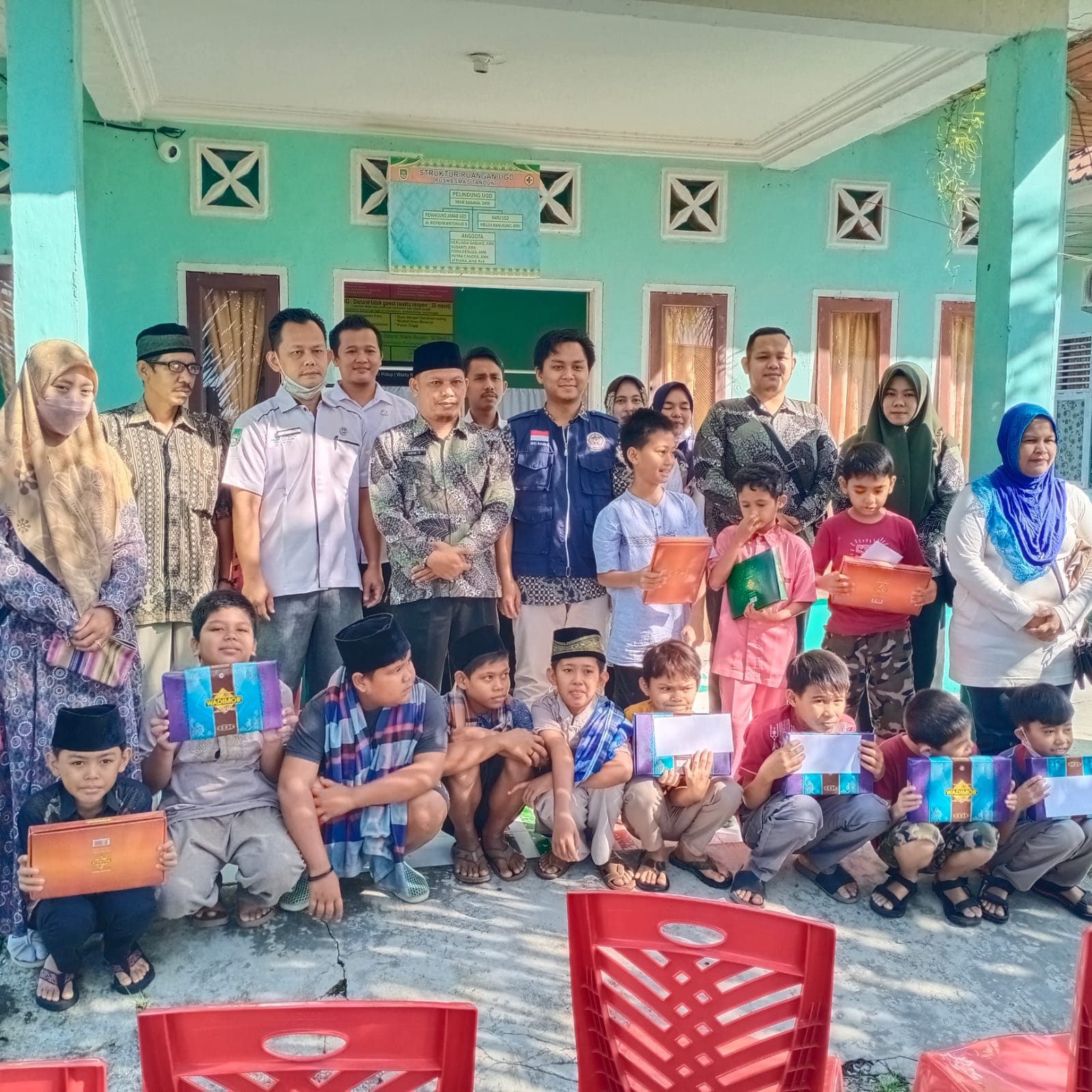 Manfaatkan Libur Sekolah, KUA Kecamatan Tandun Laksanakan Giat Khitanan Massal
