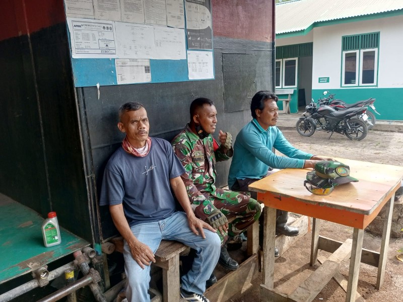 Komsos Babinsa di Teluk Belitung Perkuat Nilai Persatuan dan Kebersamaan Warga