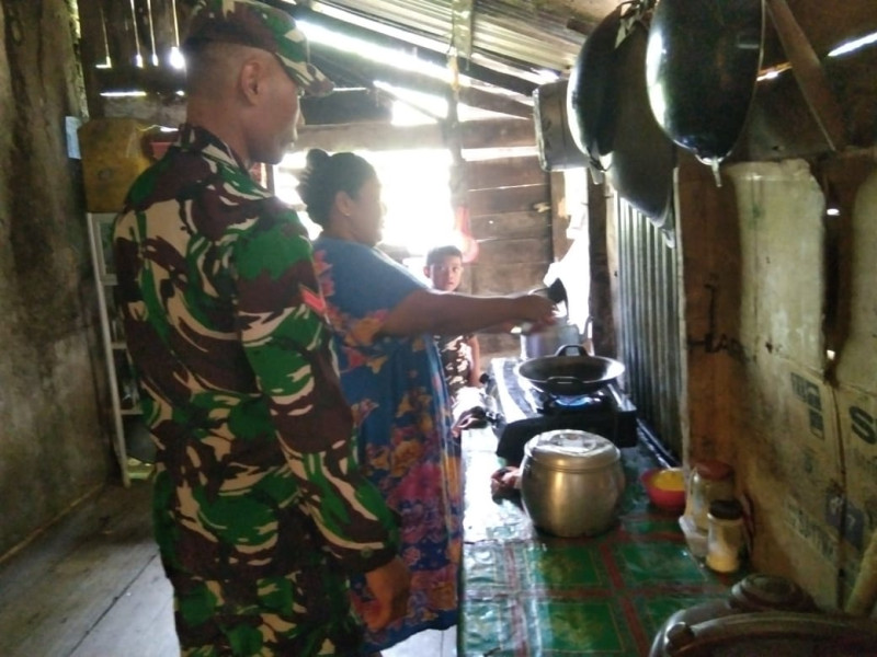 Giat Babinsa Masuk Dapur Oleh Koptu Erwan