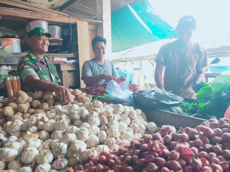 Babinsa Ajak Warga Kampung Pancasila Hidup Sesuai Nilai Luhur Bangsa