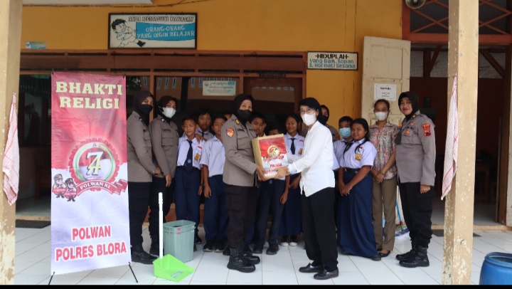 Jelang Hari Jadi Ke 74, Polwan Polres Blora Gelar Bakti Religi Di Asrama Lima Roti Dua Ikan