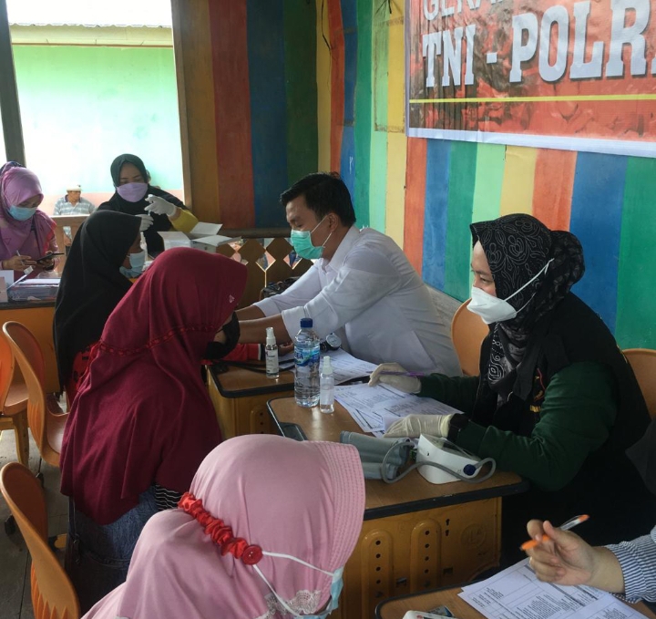 Dinkes Dumai Serbuan Presisi Vaksin Bersama TNI/Polri, Satgas Covid Dan BPBD Di Puskesmas Sungai Sembilan