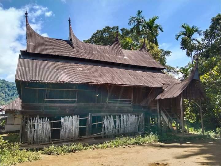 RUMAH GADANG SUKU NASUTION DI ALAM MINANGKABAU