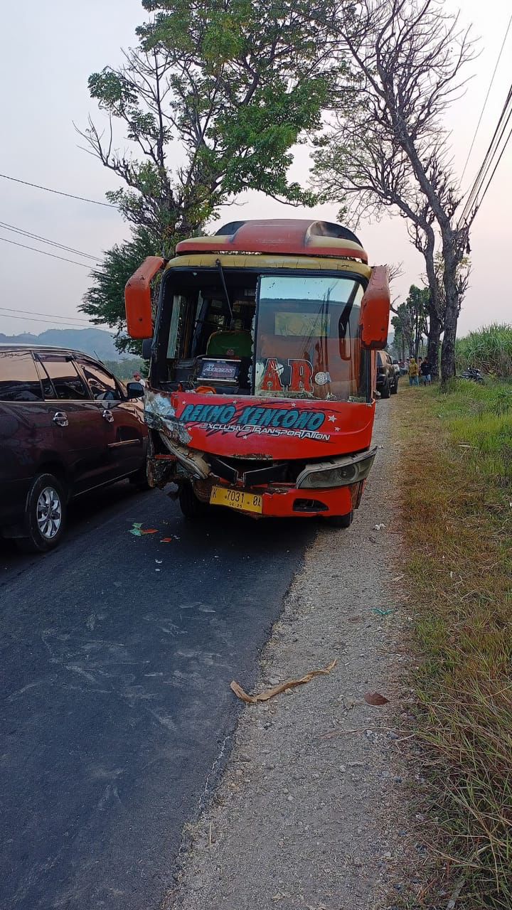Tabrak Bus Rombongan Ziarah Asal Karaban, Pengendara Sepeda Motor Meninggal Ditempat