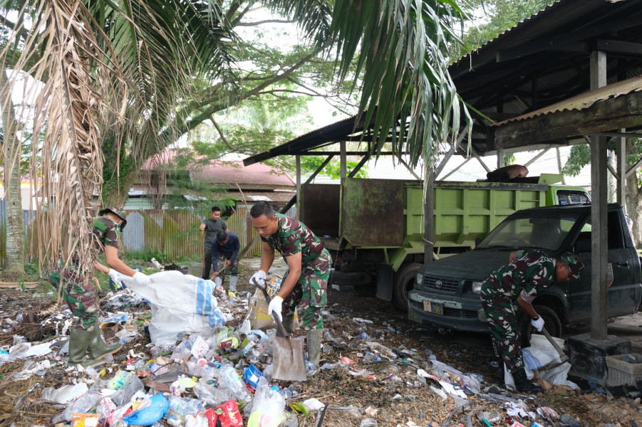 Dandim 0320/Dumai Pimpin Langsung Pelaksanaan Gotong Royong di Mako