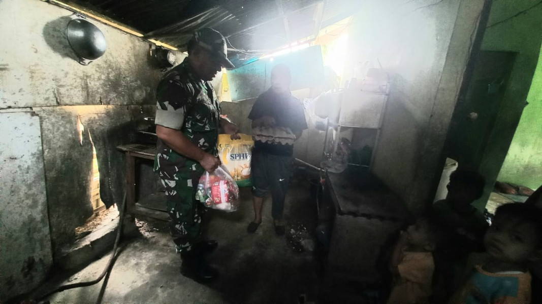 Aksi Sosial Babinsa Bukit Nenas: Bantu Warga Kurang Mampu