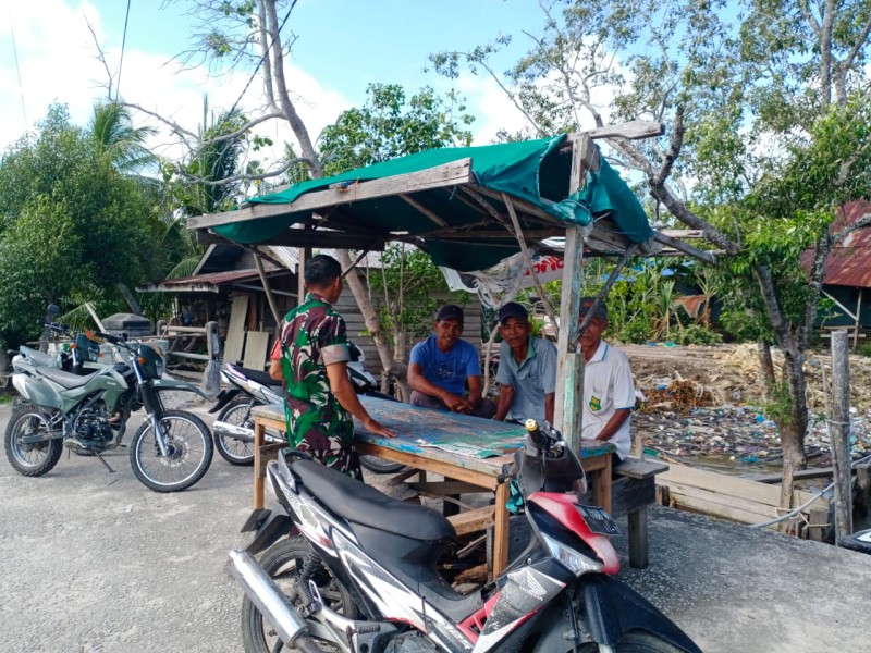 Warga Teluk Belitung Antusias Ikuti Komsos Babinsa Koramil 06/Merbau di Kampung Pancasila