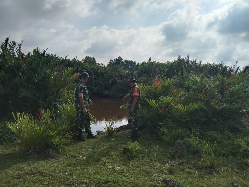 Patroli Humanis, Babinsa Ingatkan Bahaya Pembakaran Lahan