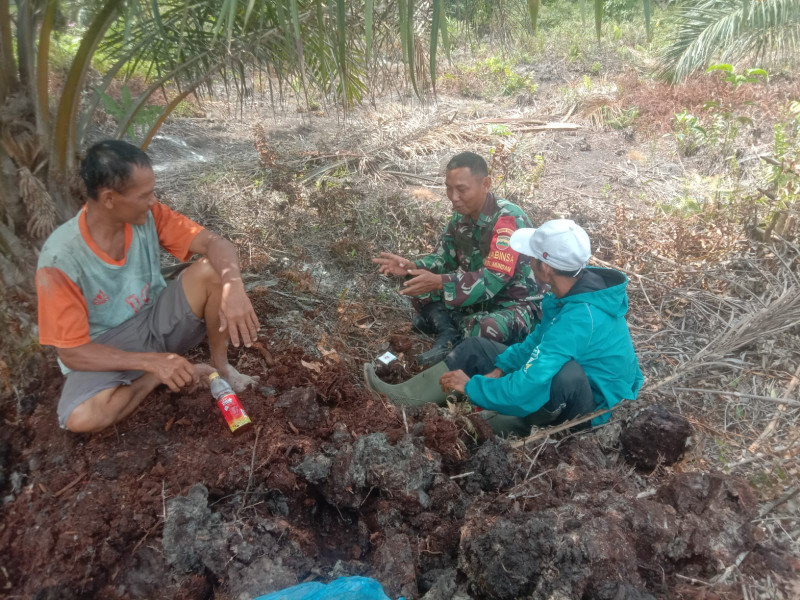 Sertu Ramli Patroli Karlahut dan Tegaskan Larangan Pembukaan Lahan dengan Cara Membakar di Mundam