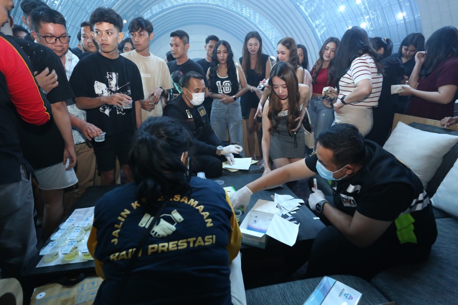 Cegah Peredaran Narkoba, Polda Sumut dan TNI Gelar Razia Humanis di THM Black Owl Medan