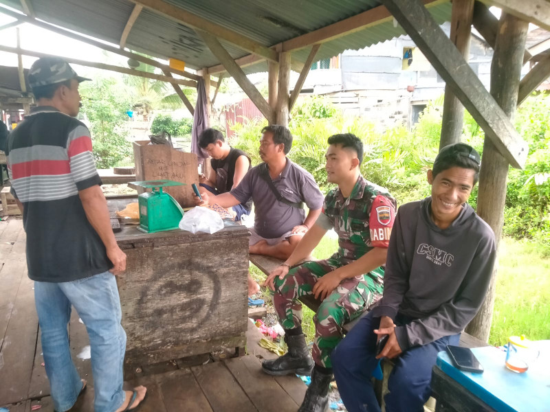 Babinsa Dorong Warga Kampung Pancasila Jaga Keamanan dan Kerukunan