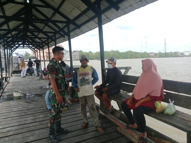 Semangat Persatuan Menguat, Babinsa dan Warga Teluk Belitung Gelar Komsos Humanis