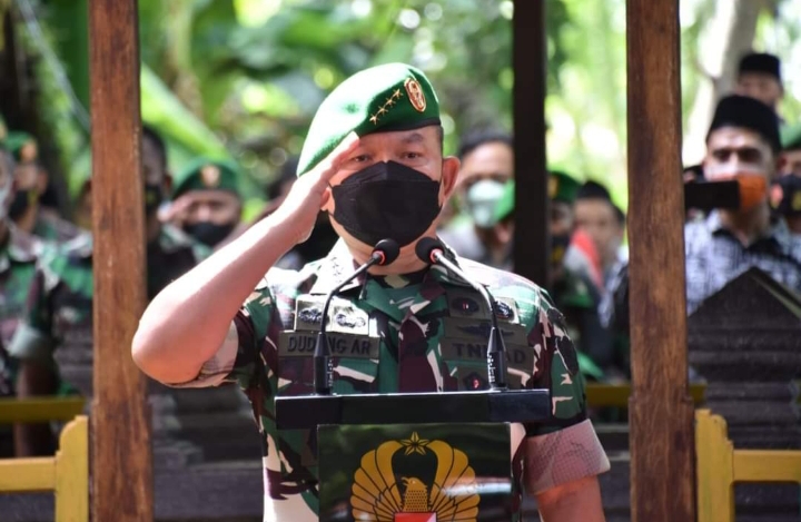 Kasad, Jenderal TNI Dudung Abdurachman Pimpim Pemakaman Prajurit Yang Gugur Di Papua