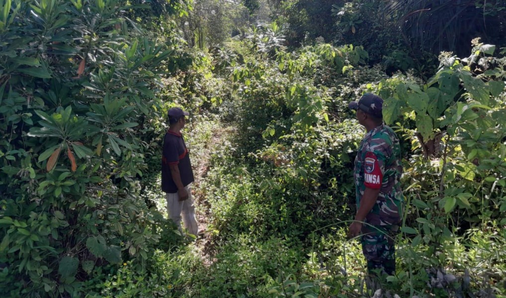 Babinsa Bersama Masyarakat Perkuat Upaya Pencegahan Karhutla di Tasik Putri Puyu