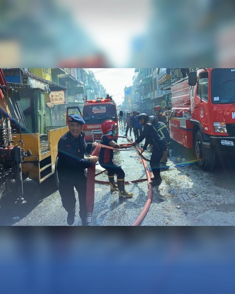 Gerak Cepat Brimob Sumut.! AWC Diterjunkan, Kebakaran Ruko di Pematangsiantar Berhasil Dikendalikan Tanpa Korban Jiwa