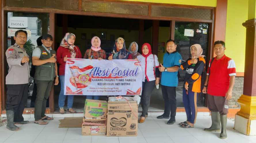 Karang Taruna Pati Serahkan Bantuan Obat Dan Keperluan Rumah Tangga di Banjarsari Gabus Dan Ngastorejo Jakenan.