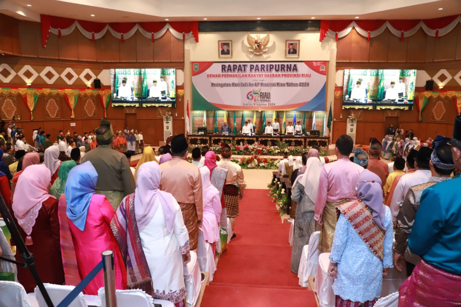 Walikota Pekanbaru Risnandar Mahiwa Hadiri Dalam Rapat Paripurna Peringatan HUT Provinsi Riau Ke 67