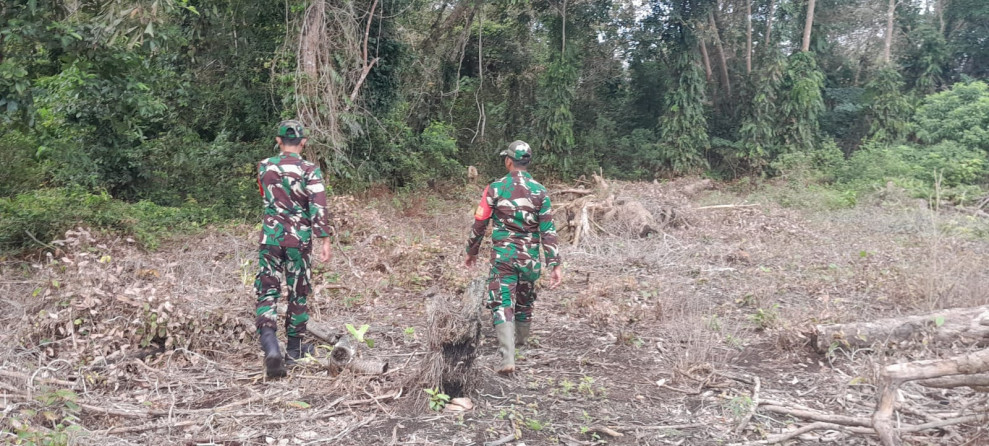 Babinsa Koramil 06/Merbau Gencarkan Patroli Karhutla untuk Cegah Kebakaran