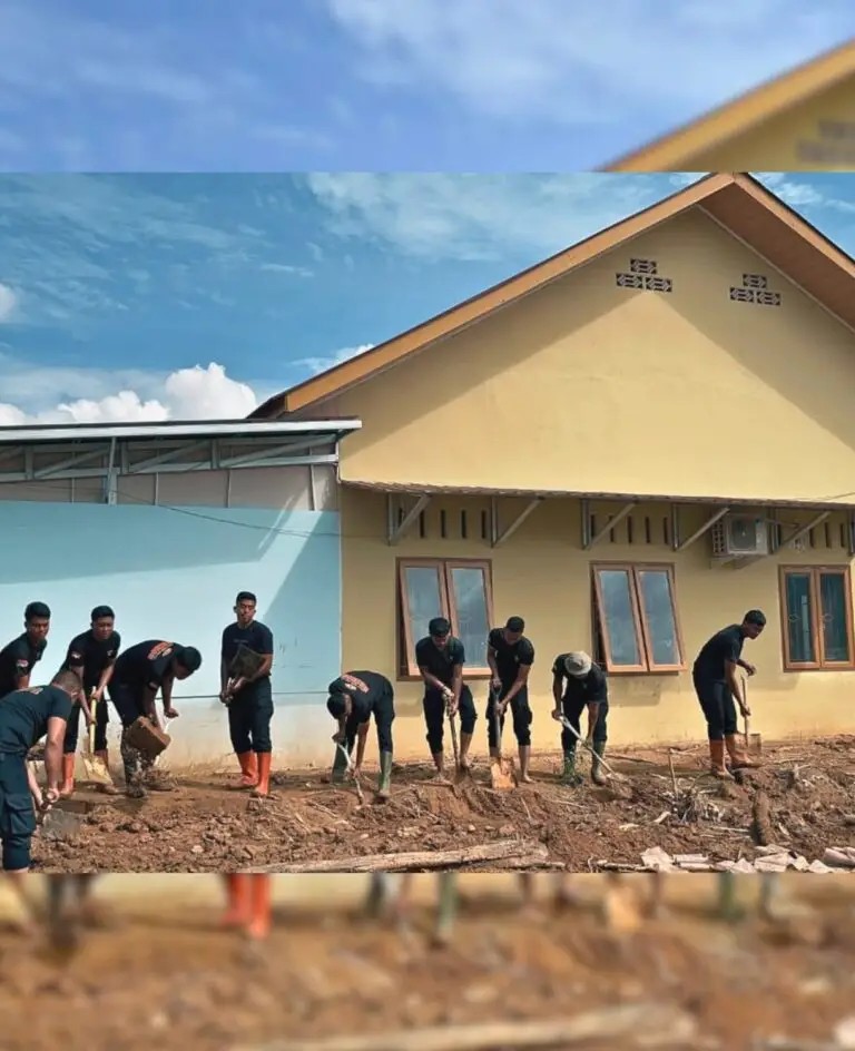 Dari Selokan Hingga Air Bersih, Brimob Batalyon A Pelopor Bantu Warga Pulihkan Aktivitas