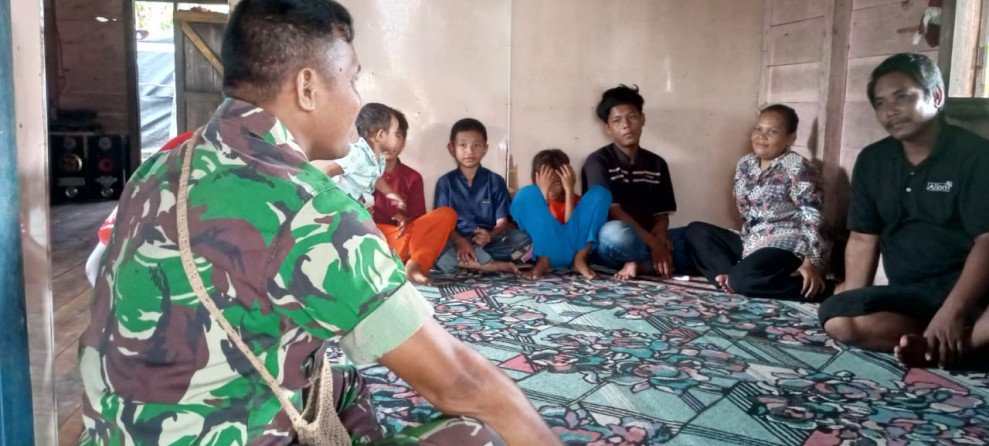 Mewujudkan Kampung Pancasila, Komsos Bersama Babinsa dan Masyarakat Teluk Belitung