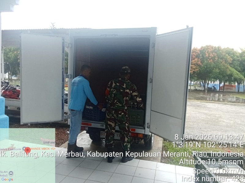 Babinsa Dampingi Penyaluran Makan Bergizi untuk 1.888 Siswa di Kepulauan Meranti