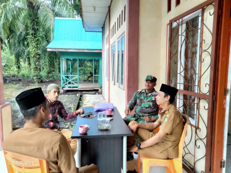 Lewat Komsos, Babinsa Dorong Masyarakat Terapkan Nilai Pancasila dalam Kehidupan Sehari-hari