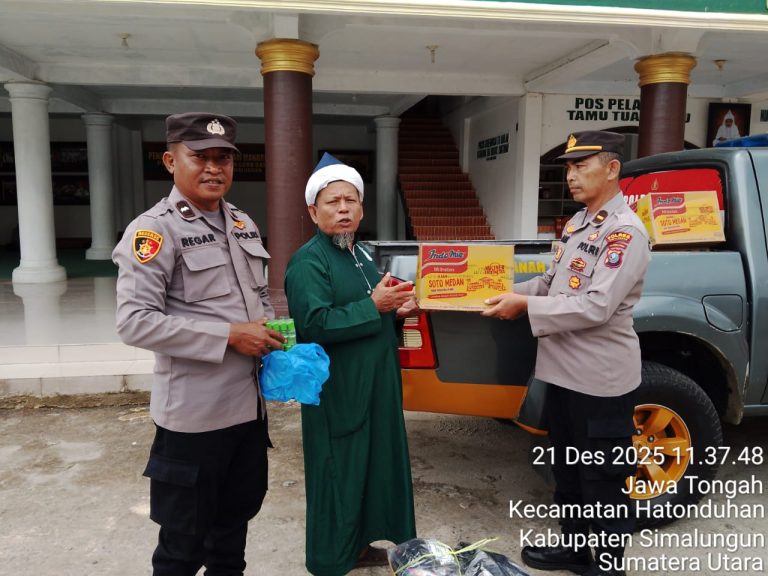 Peduli Korban Bencana, Polsek Tanah Jawa Salurkan Bantuan Lewat Tuan Guru Batak