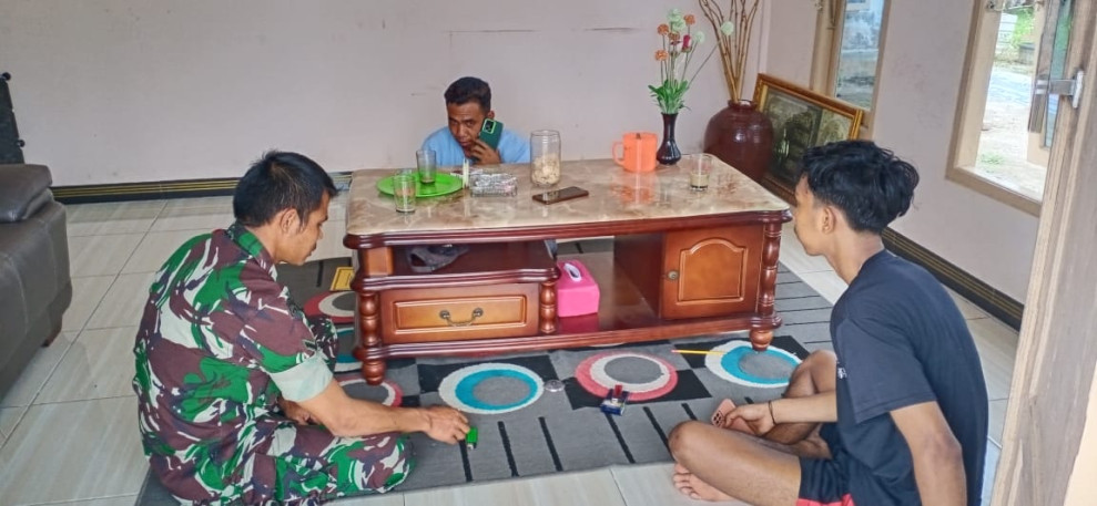Babinsa Koramil 06/Merbau Ajak Warga Kampung Pancasila Jaga Kebersamaan