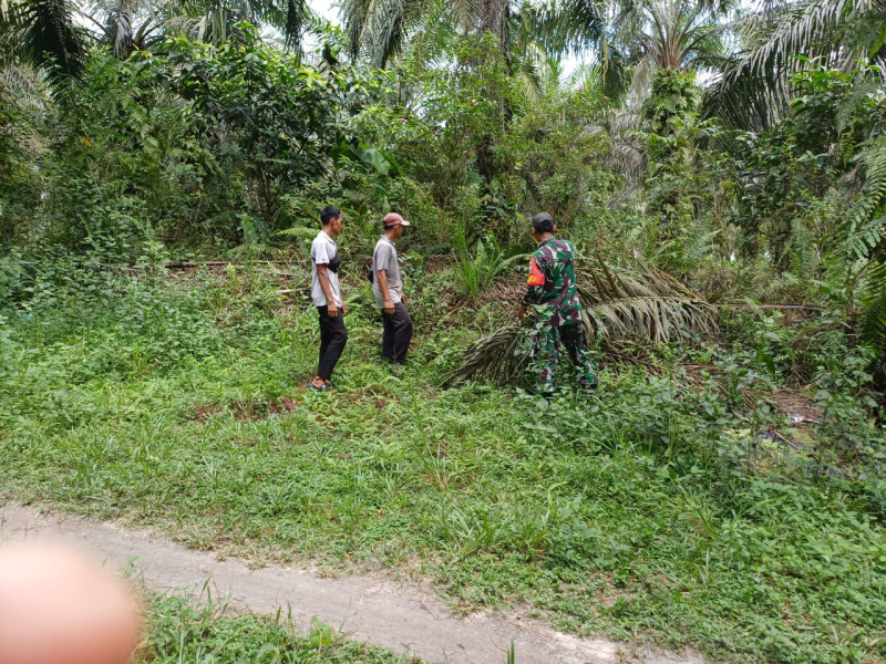 Babinsa Koramil 02/BK Sosialisasikan Larangan Pembakaran Lahan di Bukit Kapur