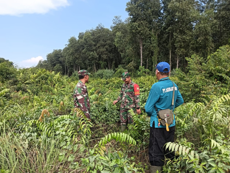 Patroli Karhutla Babinsa Koramil 06/Merbau Disambut Positif Warga Desa Selat Akar