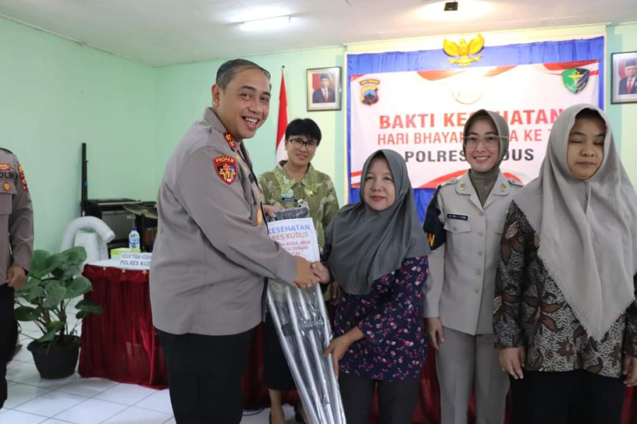 Polres Kudus Menggelar Aksi Sosial Berupa Bakti Kesehatan Bagi Penyandang Disabilitas