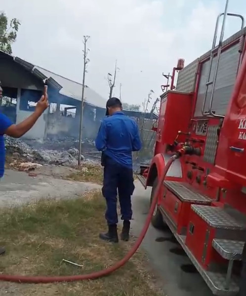 TPS 3R di Desa Karaban Kecamatan Gabus Terbakar, Kerugian Ditaksir Mencapai 500 Juta