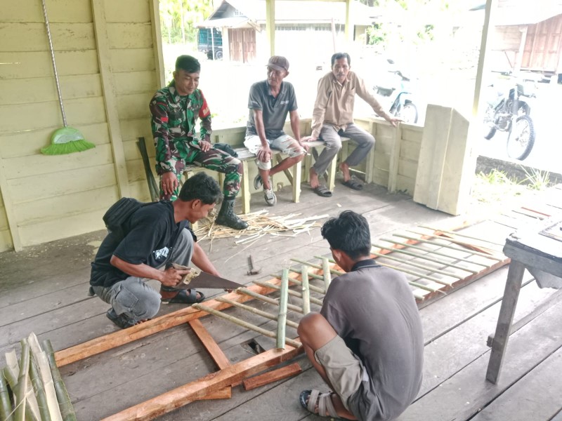 Babinsa Pratu Rifaldi Hasibuan Ajak Masyarakat Jaga Semangat Pancasila dan Gotong Royong