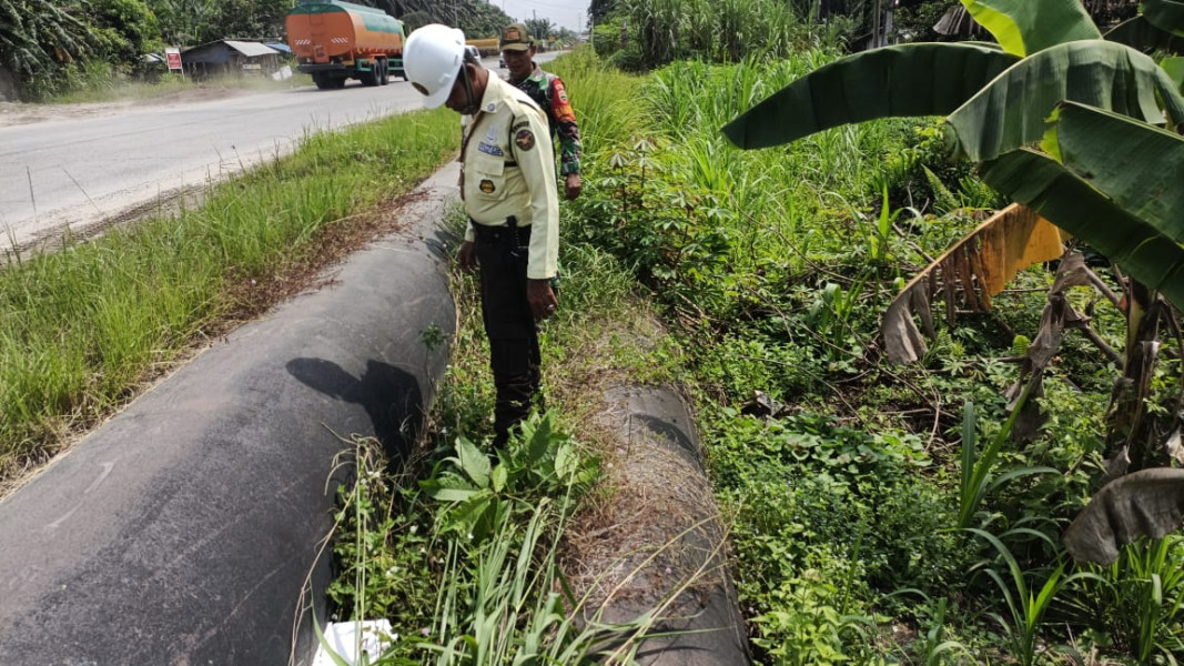 Patroli Jalur Minyak Oleh Babinsa Serda M Andi Darmawan