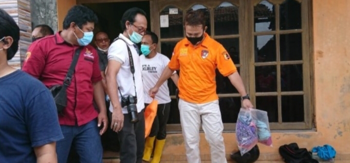 Tragis, Gadis ABG Ditemukan Adiknya Meninggal Dunia Di Dapur Rumah